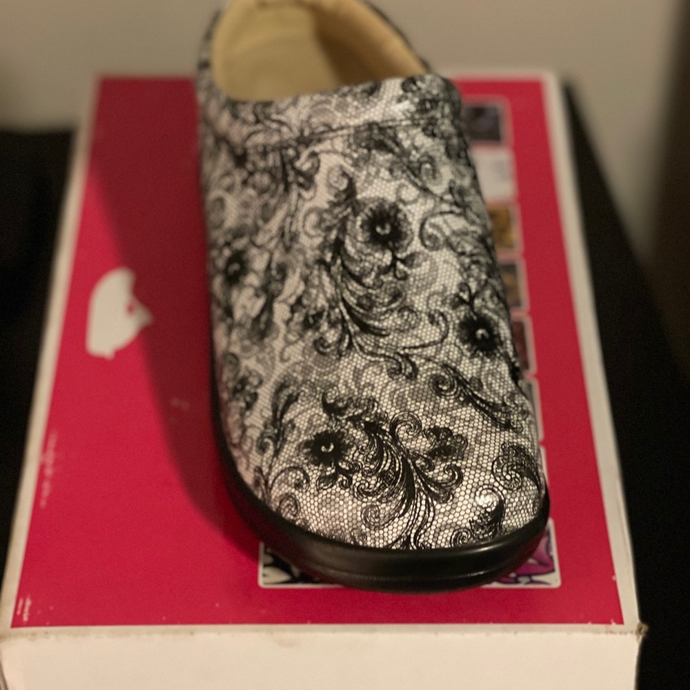Clogs